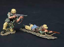 Product image of the product “WWII: Fallschirmjager Rifle Section (2 figures) Desert Version ”