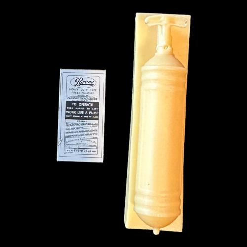 Product image of the product “US Pyrene Extinguisher 1/6 with Plate ”
