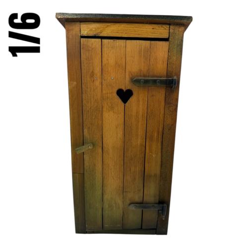 Artikelbild des Artikels “Toiletten Haus aus Holz  1/6 “