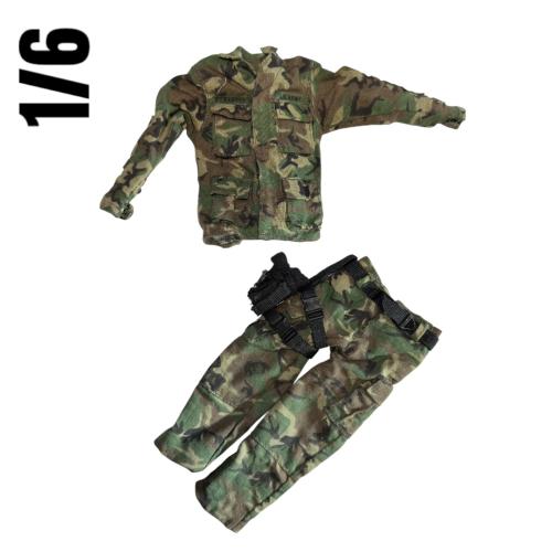 Artikelbild des Artikels “Uniform Woodland with Sidearm 1:6 “