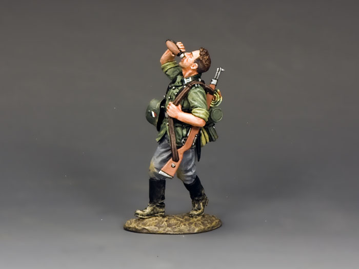  Product image 1 of the product “WWII German Army: Soldat Drinking ”