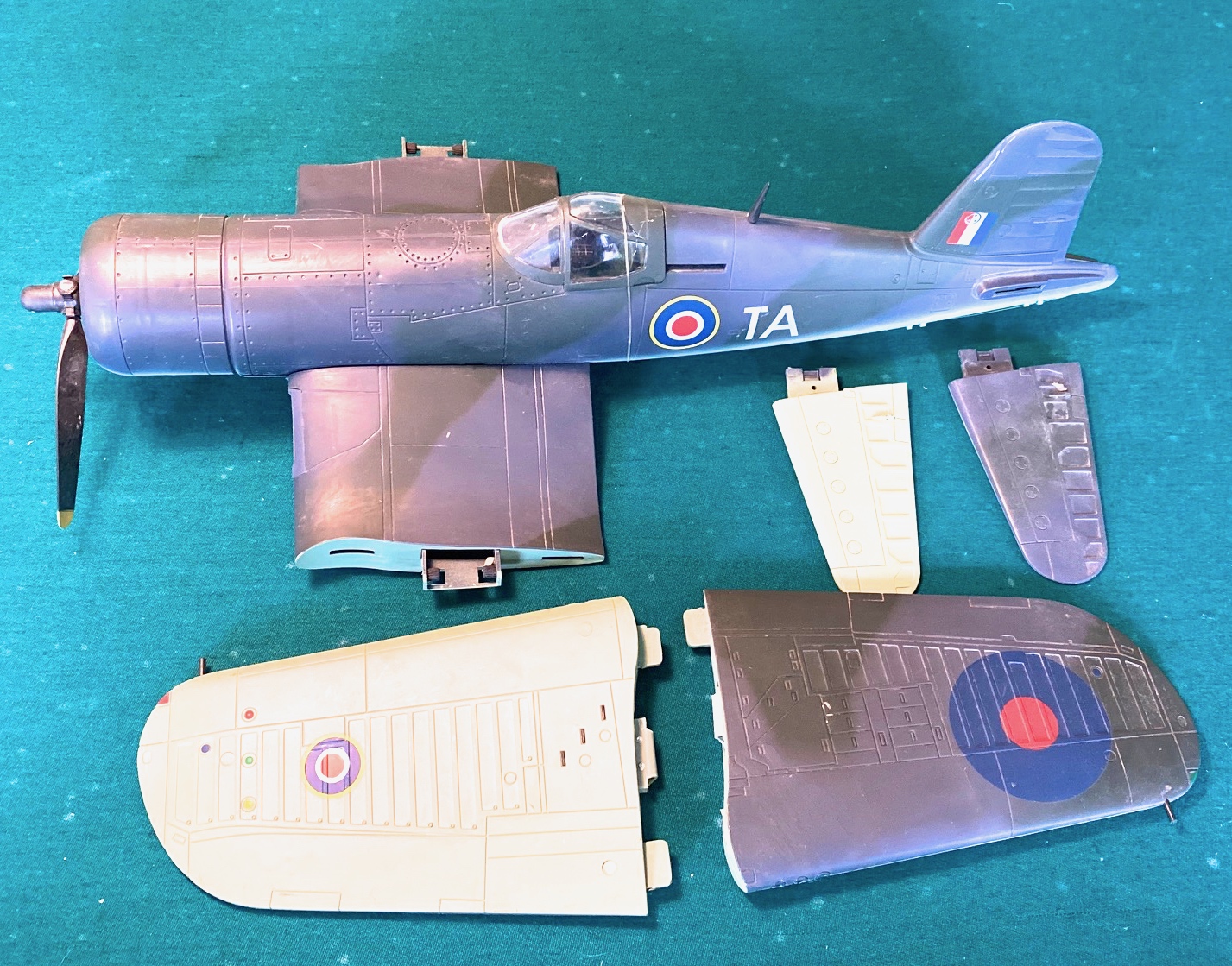  Product image 1 of the product “1:18 Panther in Tarnmuster ”
