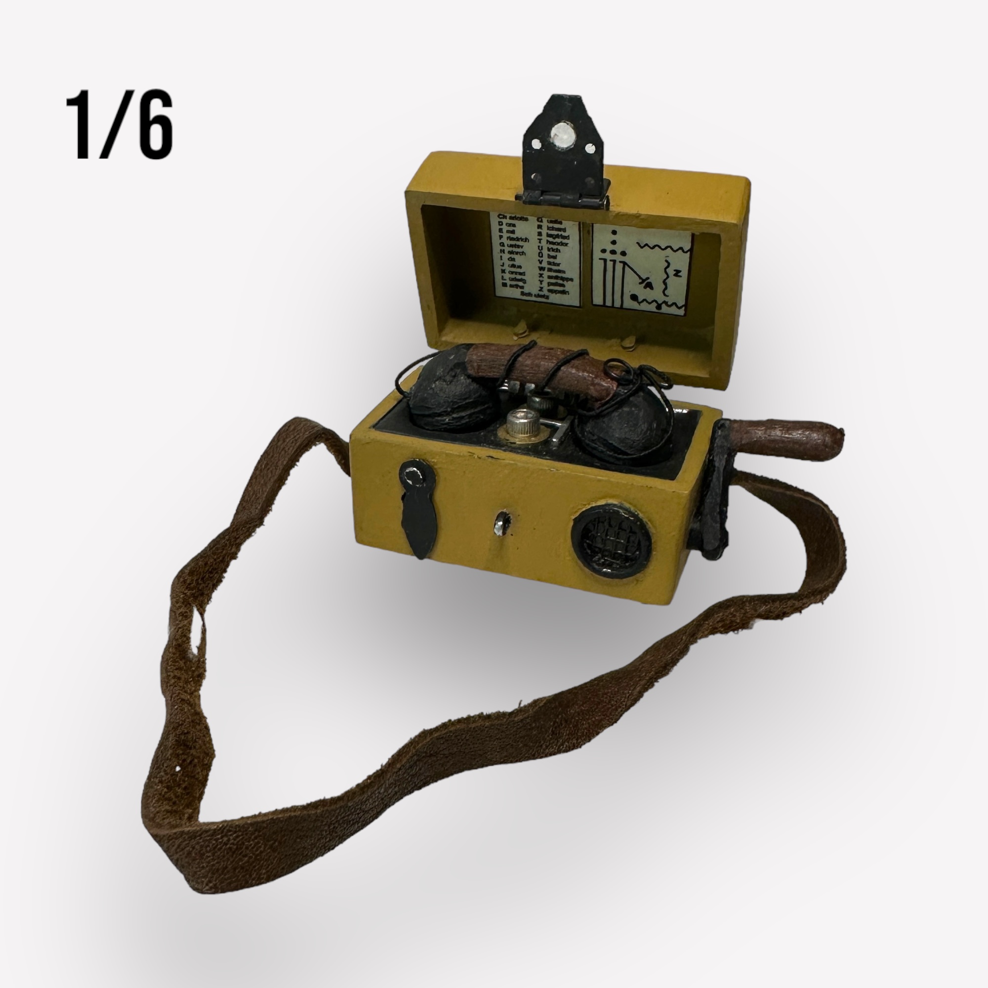  Product image 1 of the product “Field telephone FF33 in 1/6 ”