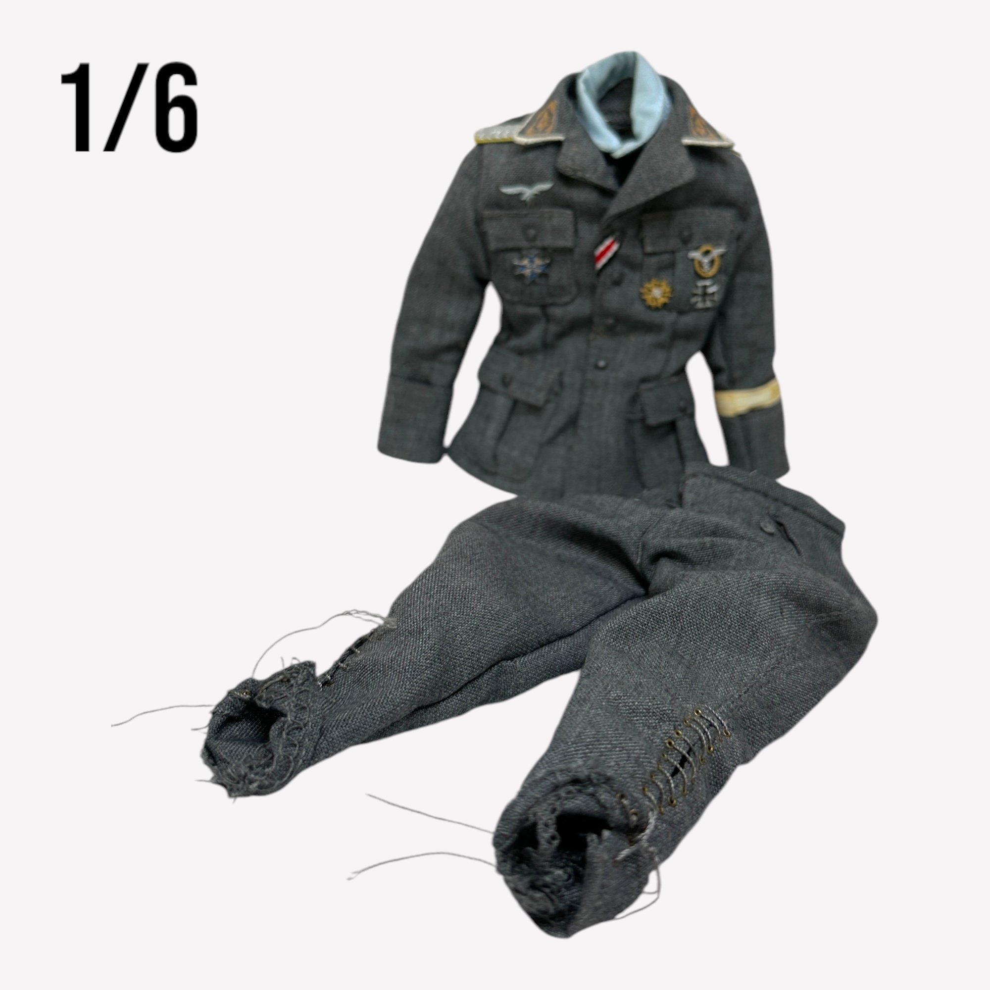  Product image 1 of the product “Luftwaffen Galland  Uniform mit Orden und Hose 1/6 ”
