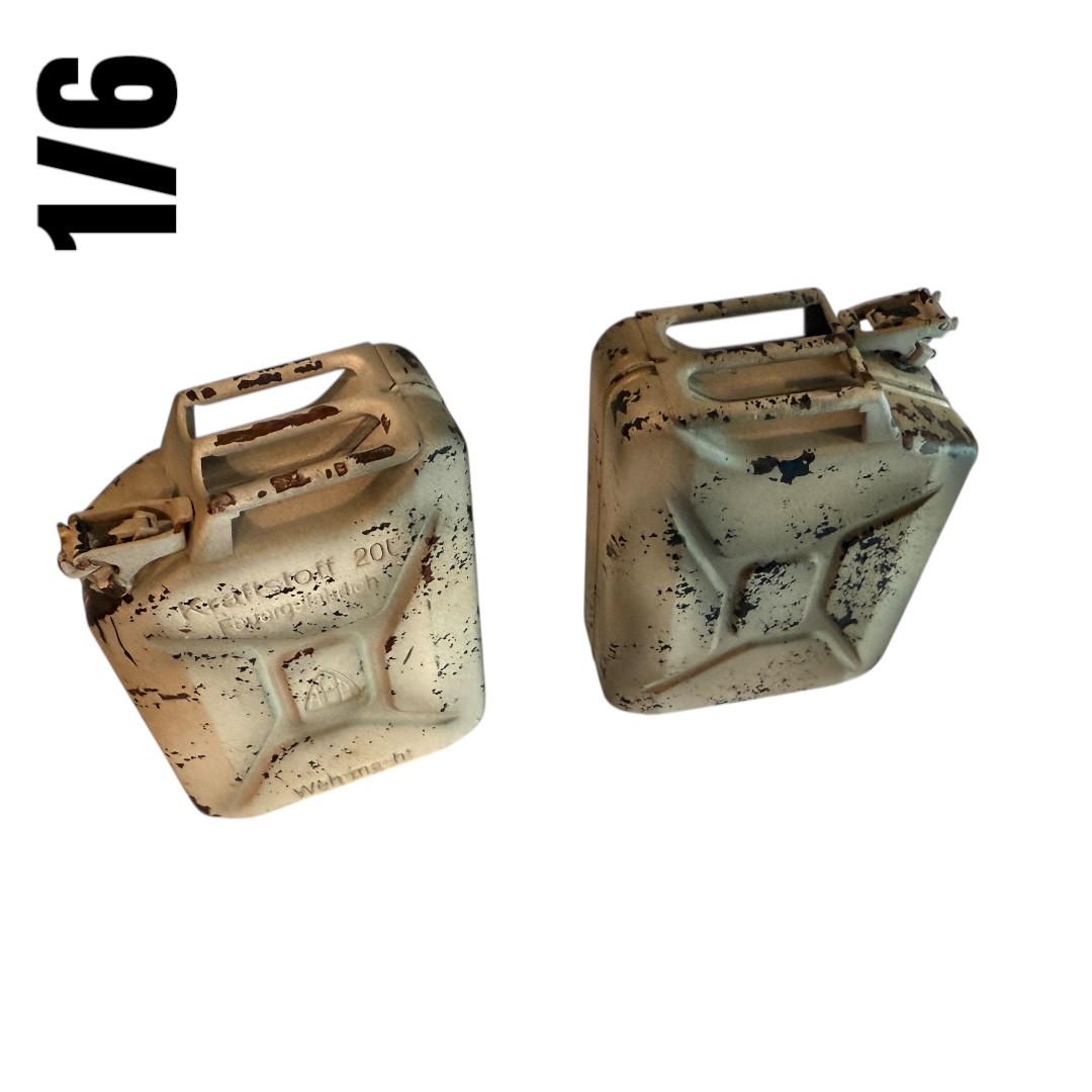 Artikelbild 1 des Artikels “2 Benzin, Kanister Winter used optic 1:6 “