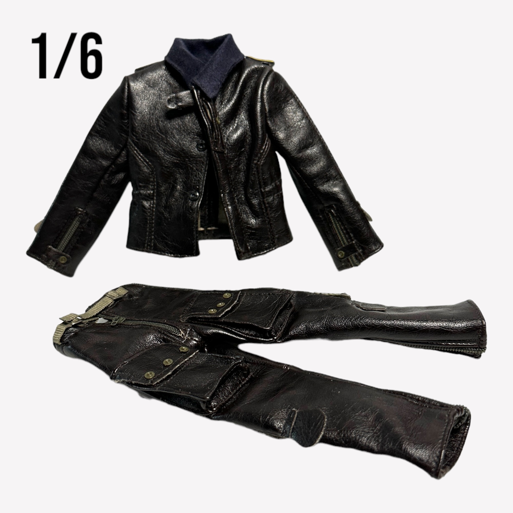  Product image 1 of the product “Deutsche Piloten Lederuniform  de Luxx 1:6 aus Leder! ”