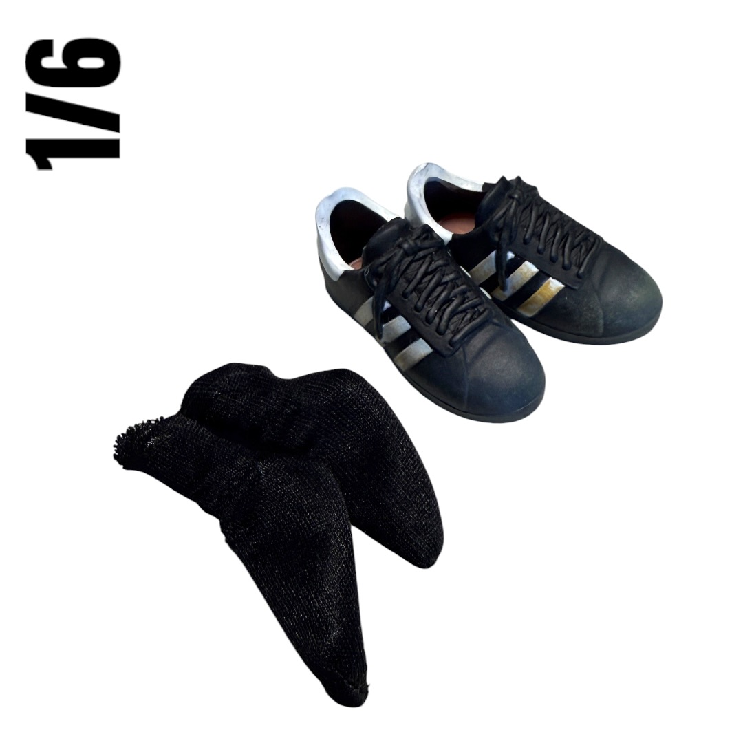  Artikelbild 1 des Artikels “Sportschuhe mit Socken 1:6 “