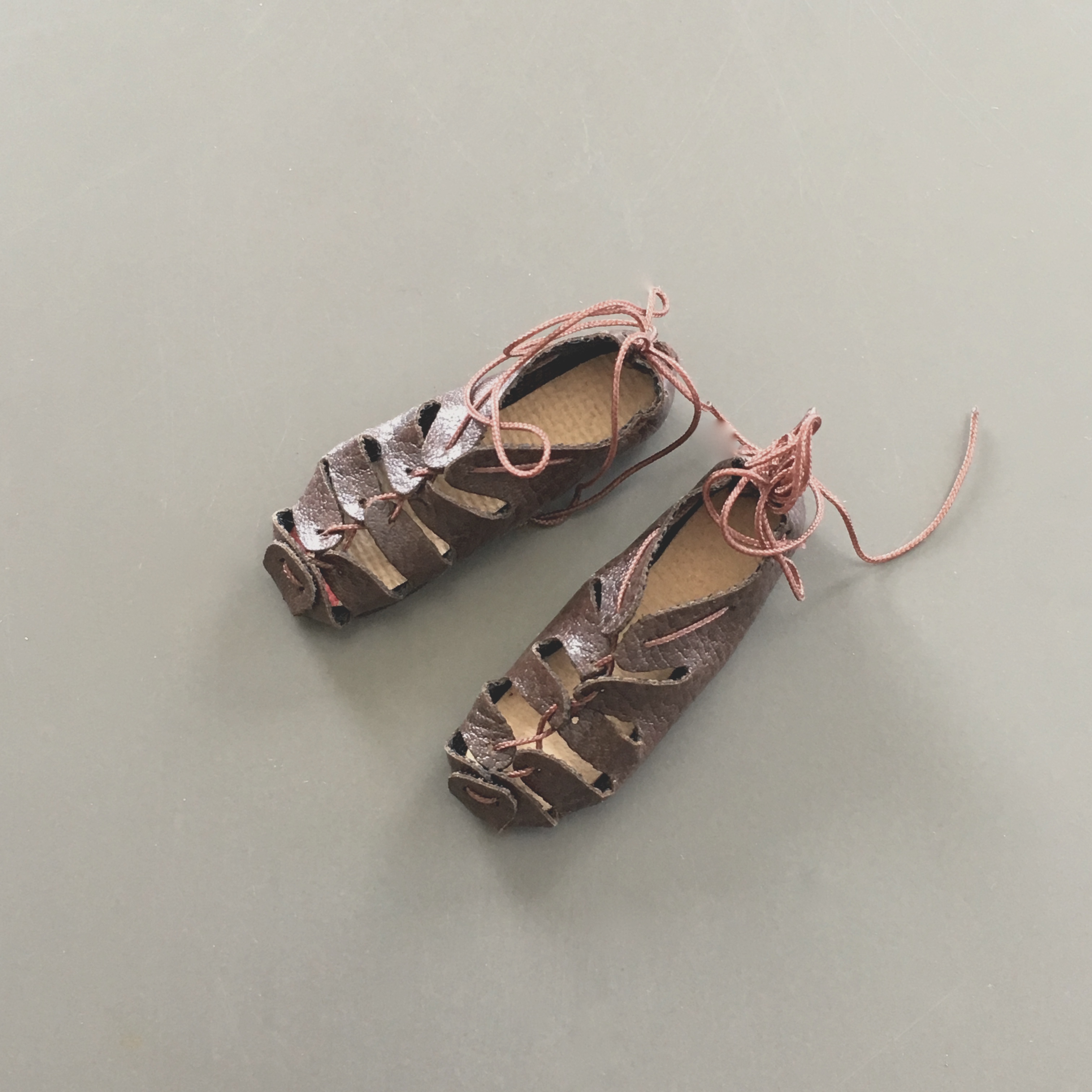  Artikelbild 1 des Artikels “11:6 Keltische Sandalen “