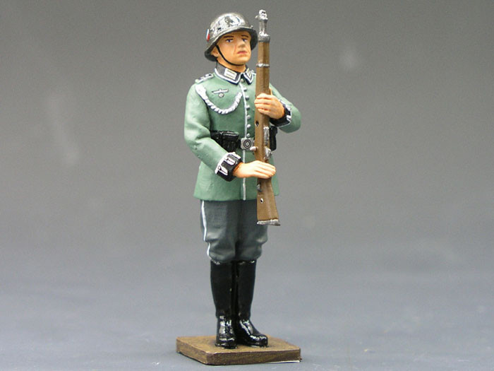  Artikelbild 1 des Artikels “CF004 Wehrmacht Soldier on Parade by King & Country NO BOX (RETIRED) “