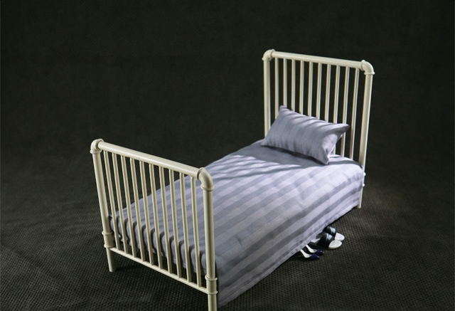  Artikelbild 1 des Artikels “Diecast Single Bed with Mattress (White) 1:6 “
