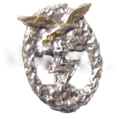  Artikelbild 1 des Artikels “Erdkampfabzeichen der Luftwaffe in metal 1:6 “