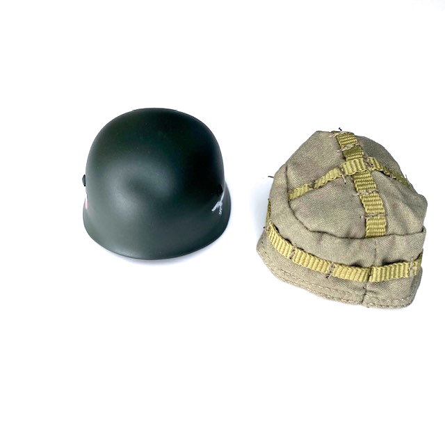  Artikelbild 1 des Artikels “Fallschirmjäger Helm Abzeichen und Stoffbezug 1:6 “