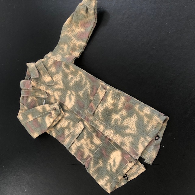  Product image 1 of the product “Fallschirmjägersmock Sumpftarn 1/6 ”
