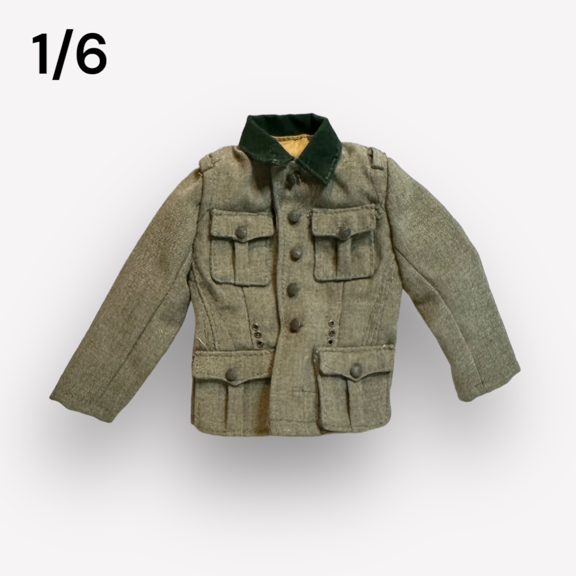  Artikelbild 1 des Artikels “Uniform M 36 mit Verbandstasche 1:6 “