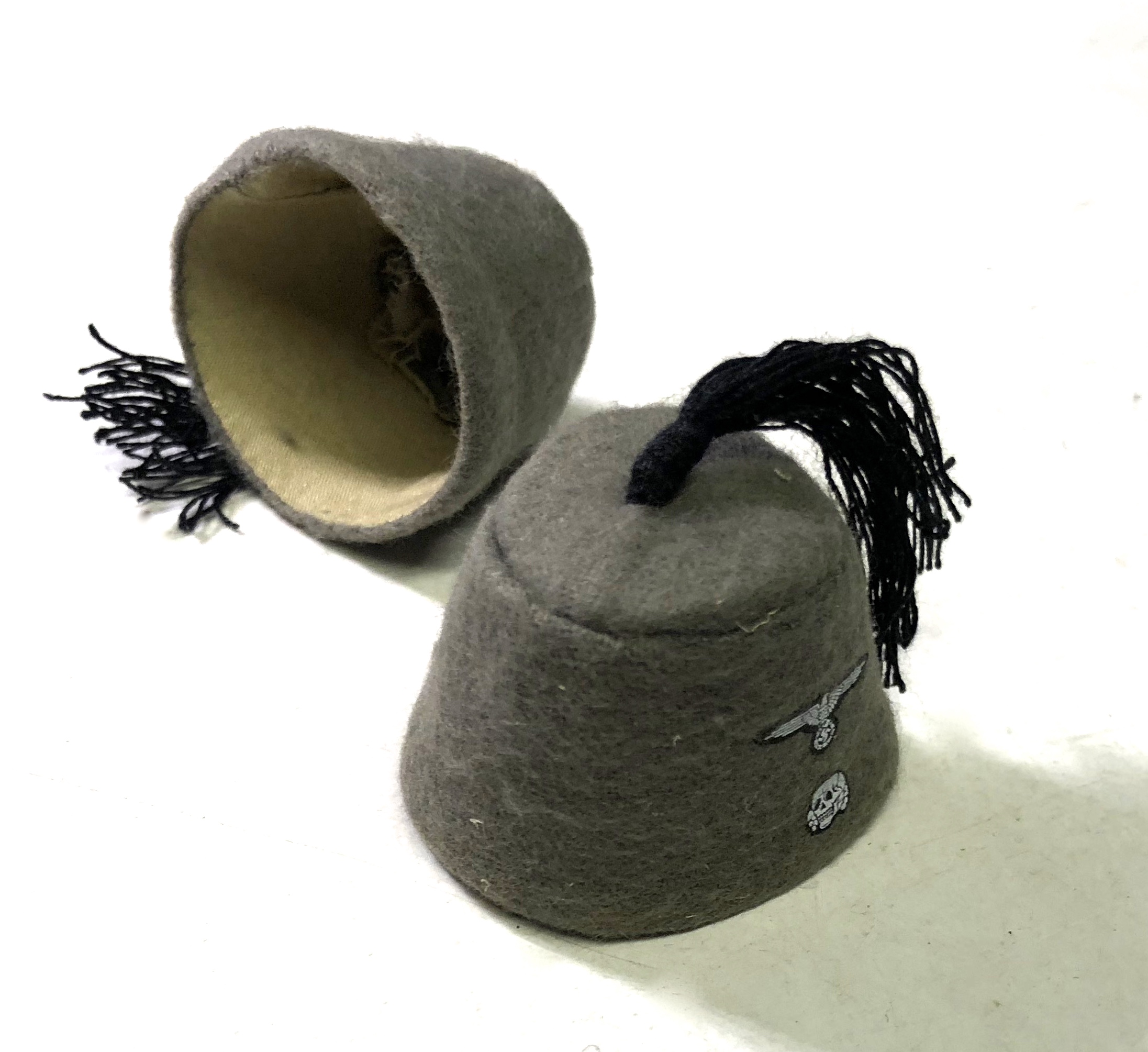  Product image 1 of the product “Fez, in grau ”