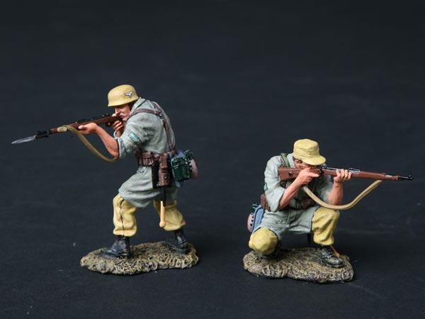  Product image 1 of the product “WWII: Fallschirmjager Rifle Section #2 (2 figures) Desert Version ”