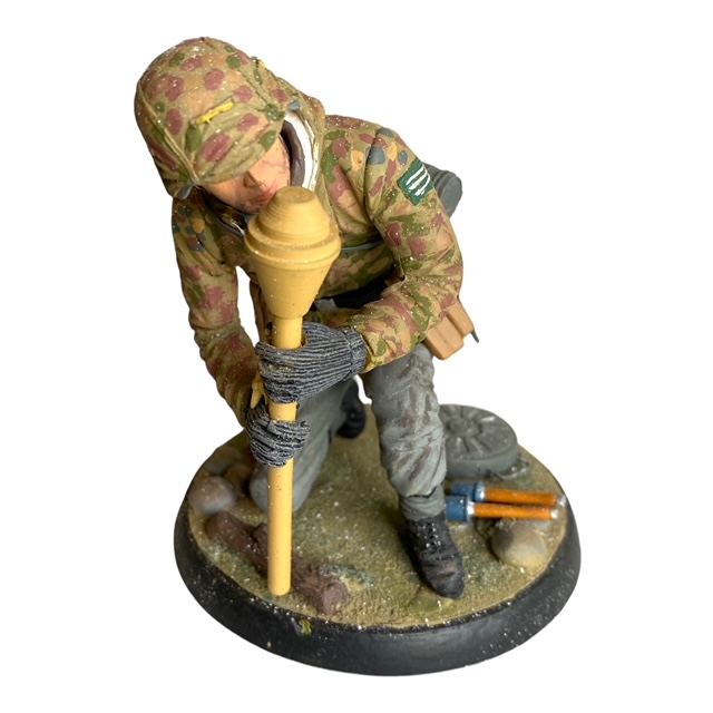  Product image 1 of the product “Soldat  aus Kunststoff Resin  1/9 ”