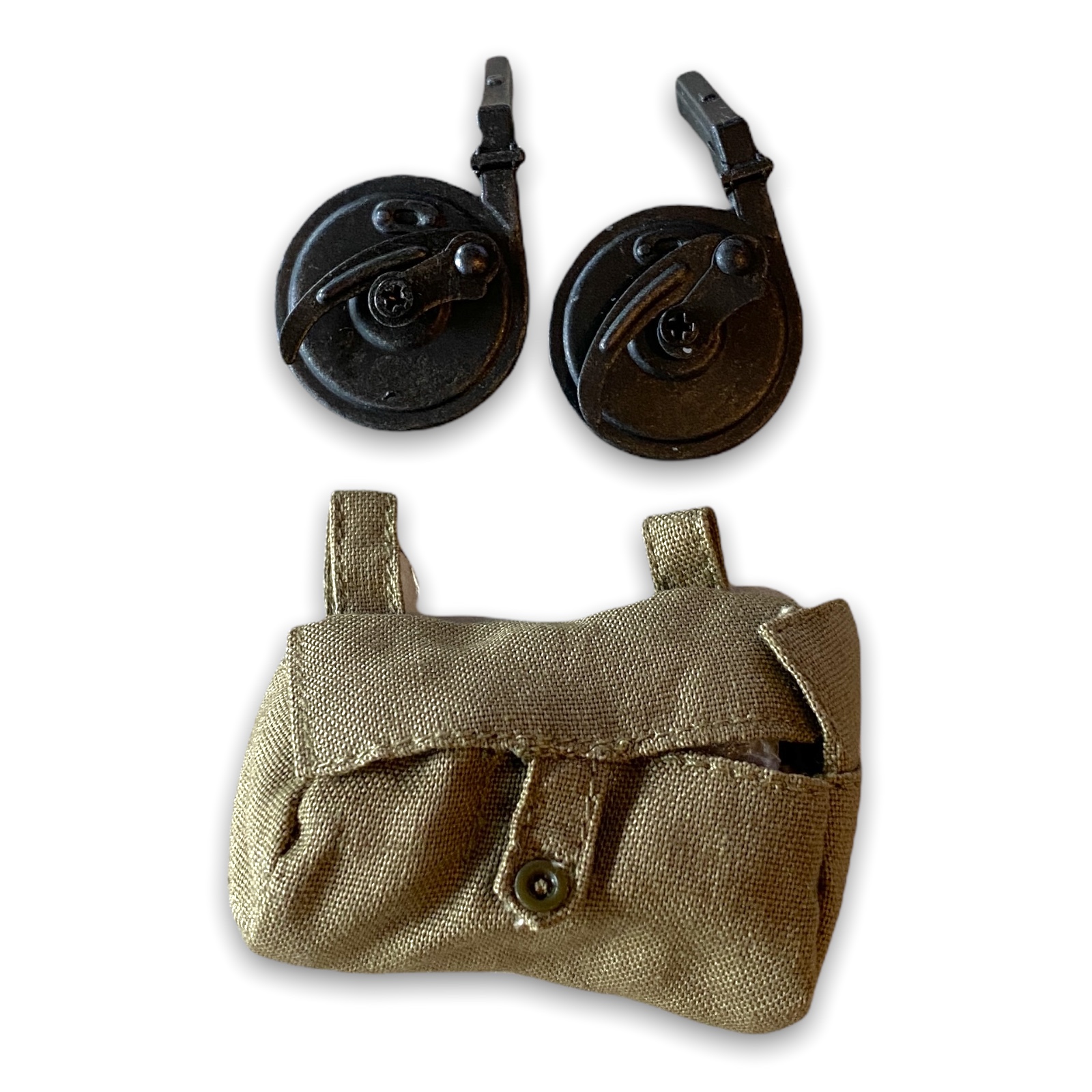  Product image 1 of the product “Gasmaskenbeutel 1915 mit 2 Trommelmagazine in Metal 1/6 ”