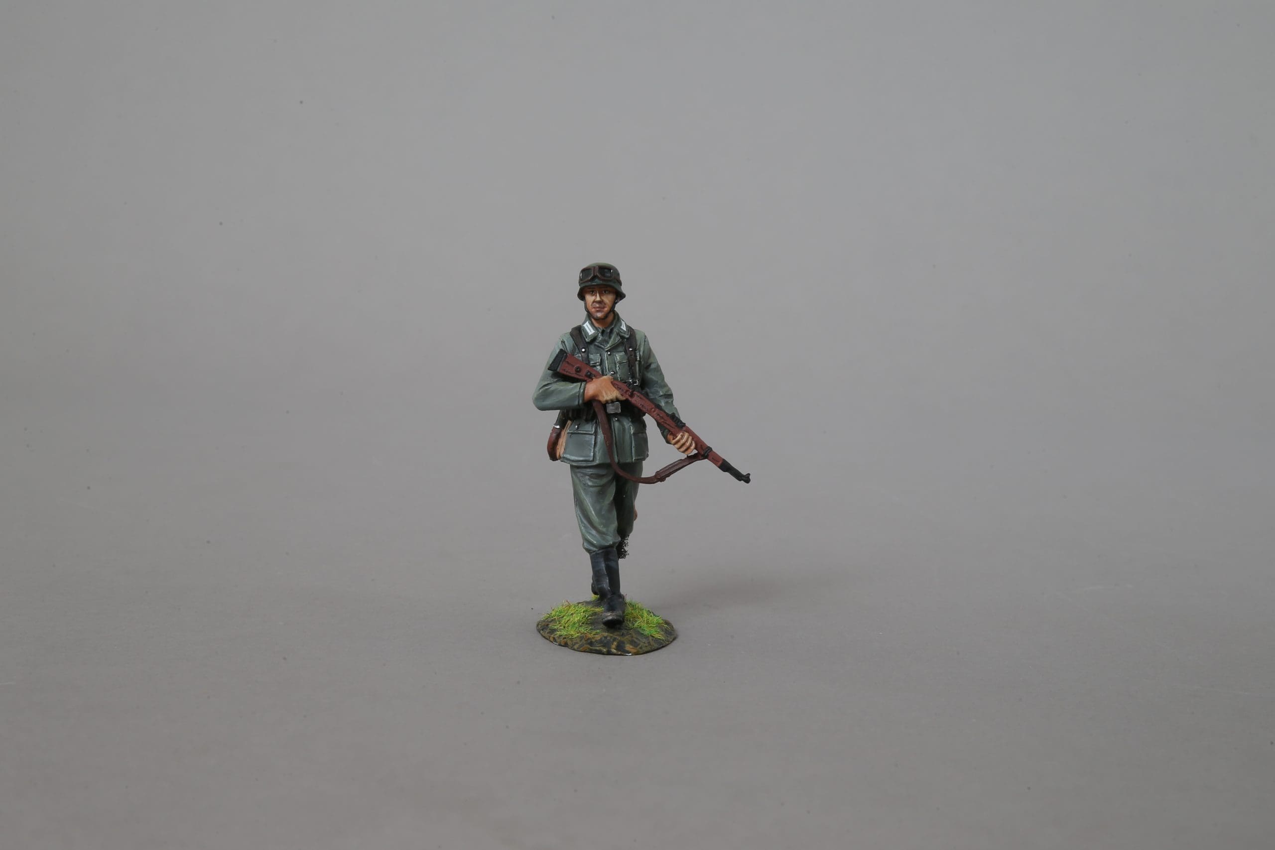  Product image 1 of the product “MARCHING SOLDIER WITH K98 ”