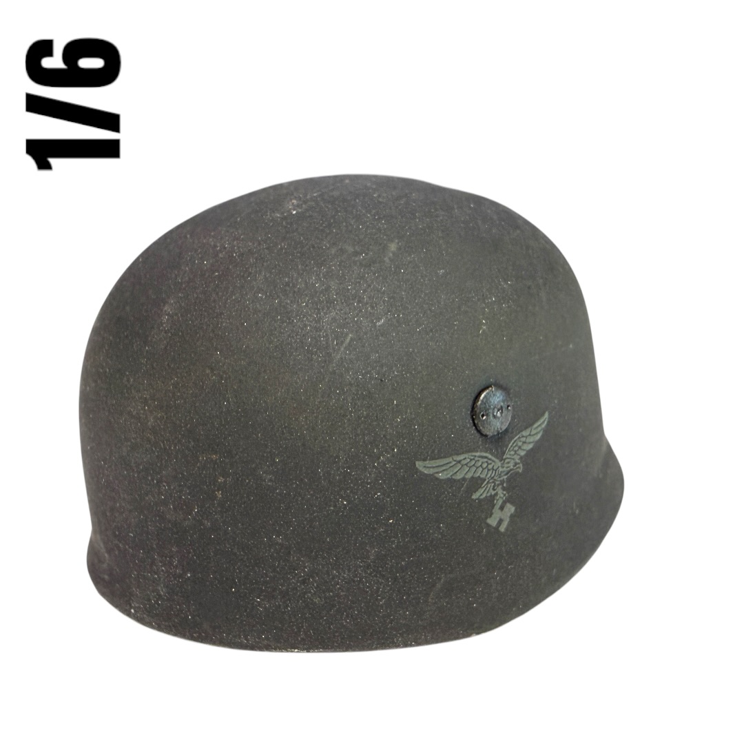  Artikelbild 1 des Artikels “Fallschirmjäger Helm mit Abzeichen in Metal 1:6 “