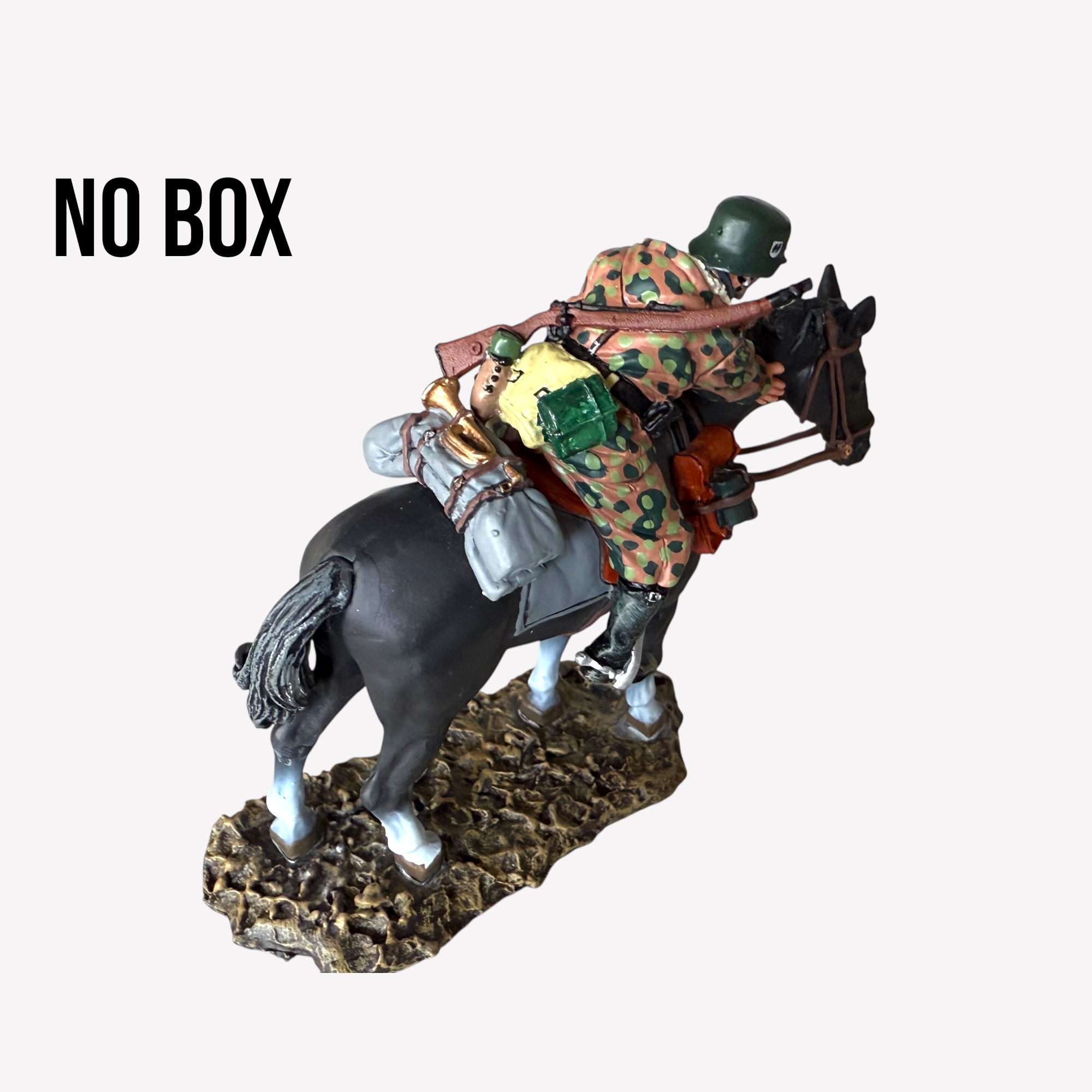  Artikelbild 1 des Artikels “WWII: SS Trooper on horse with rifle in Spring 1945 colour scheme “