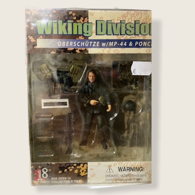  Artikelbild 1 des Artikels “1:18 Wiking Division - Oberschutze w/MP-44 & Poncho “