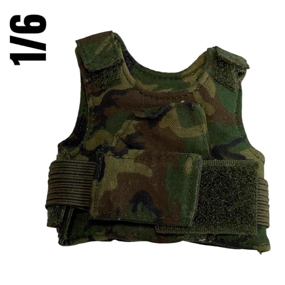  Product image 1 of the product “1:6 Body Armor  (Woodland) ”