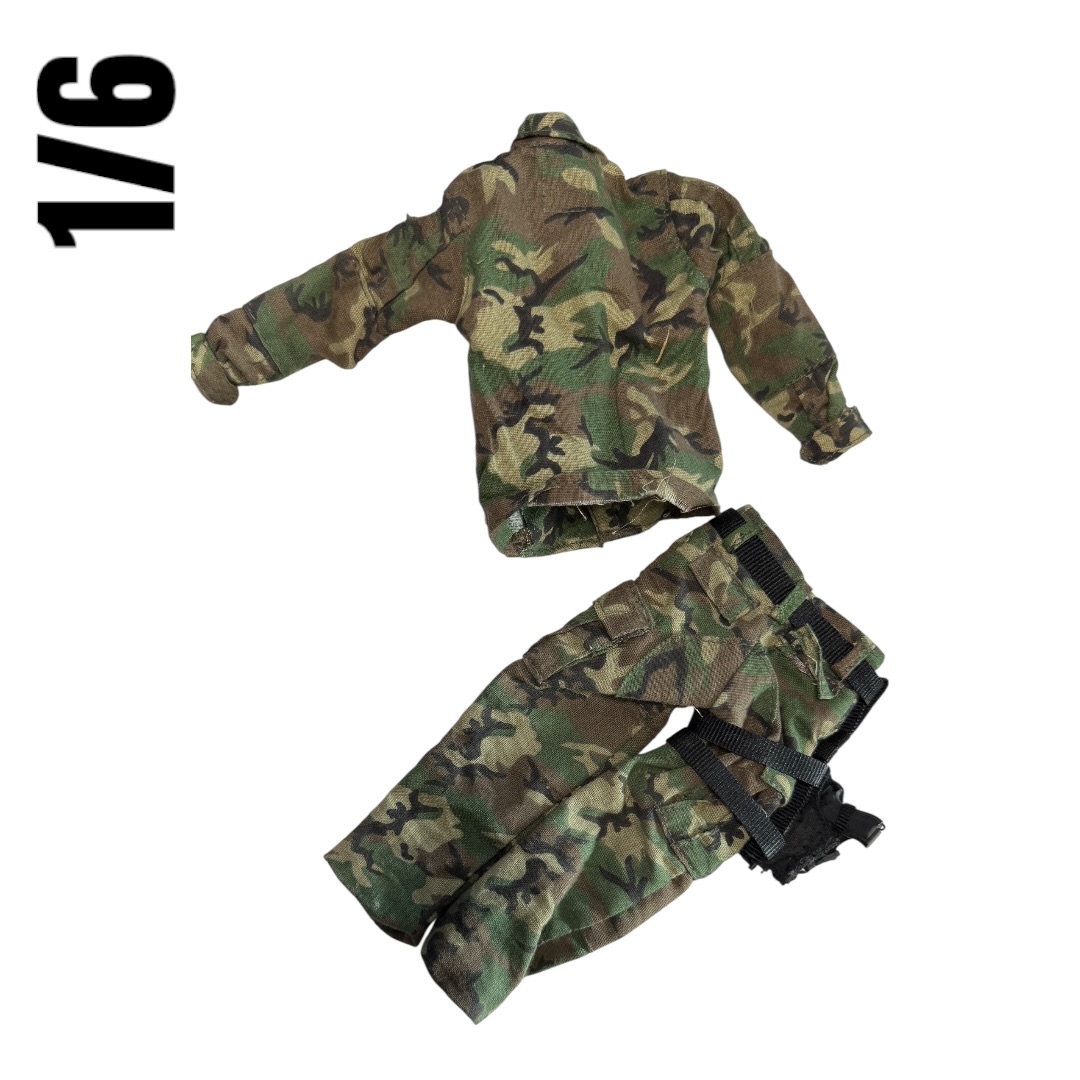  Product image 1 of the product “Uniform Woodland with Sidearm 1:6 ”
