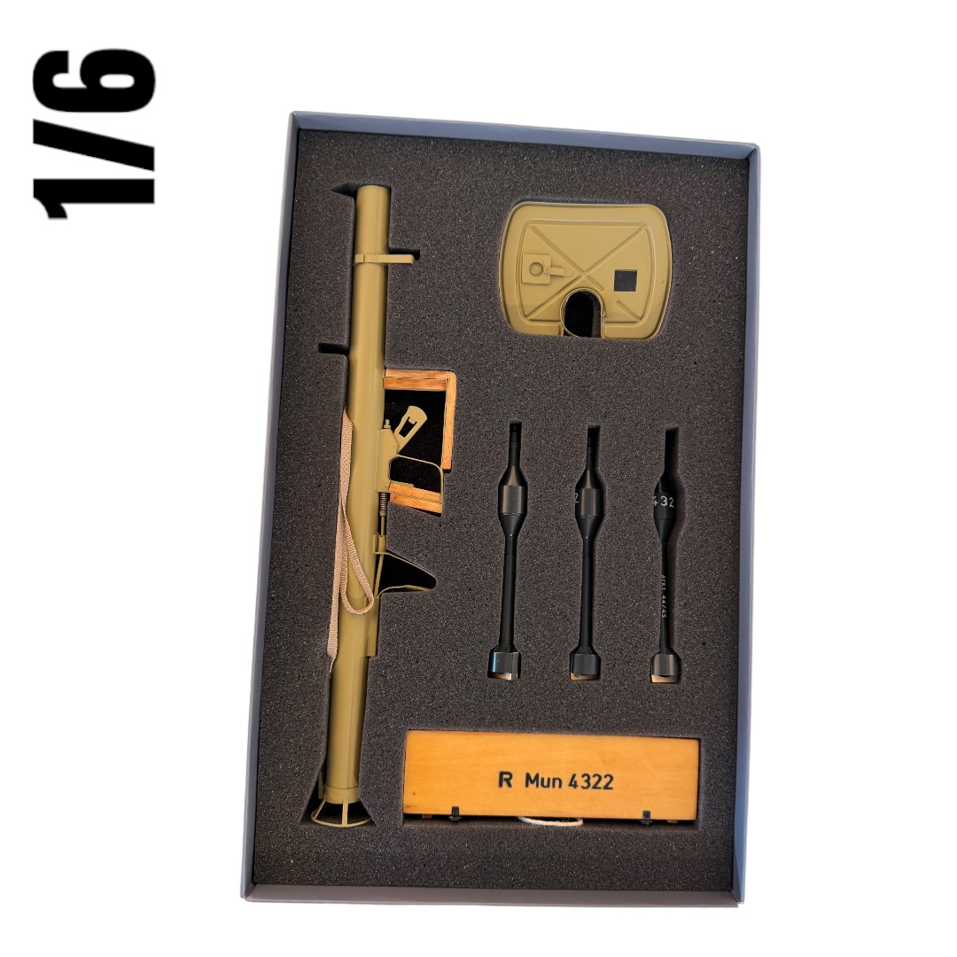 Product image 1 of the product “RPZB 54 Panzerschreck (Yellow) metal mit Holzkiste und Granaten in Metal ”