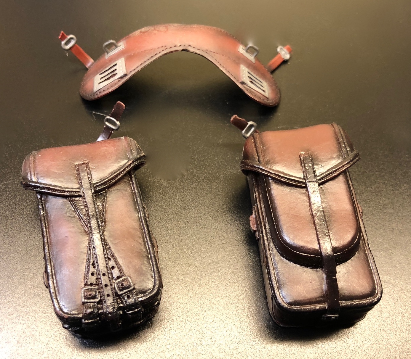  Product image 1 of the product “Satteltaschen 1/6 Kunststoff mit Halter ”