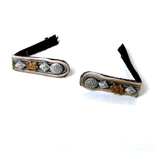  Product image 1 of the product “Schulterklappen Lah de lux 1/6 ”