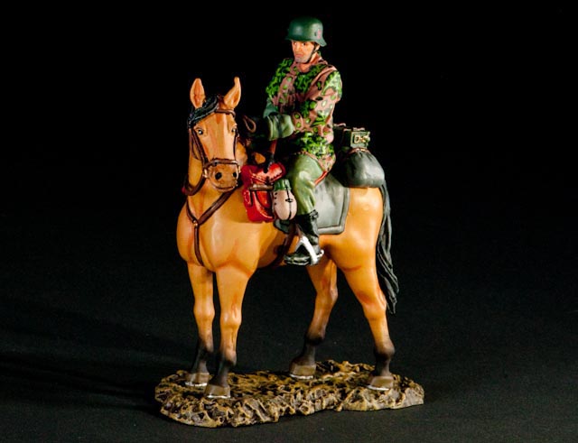  Product image 1 of the product “WWII: SS Trooper on horse with rifle in Spring 1945 colour scheme ”
