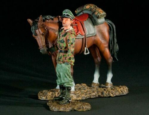  Product image 1 of the product “WII: SS Officer dismounted with horse in Spring 1945 colour scheme ”