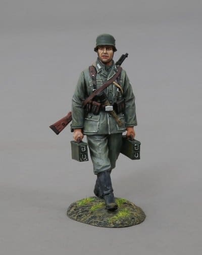  Artikelbild 1 des Artikels “WH Schuetze mit Munitionsgurtkasten   1/30 “