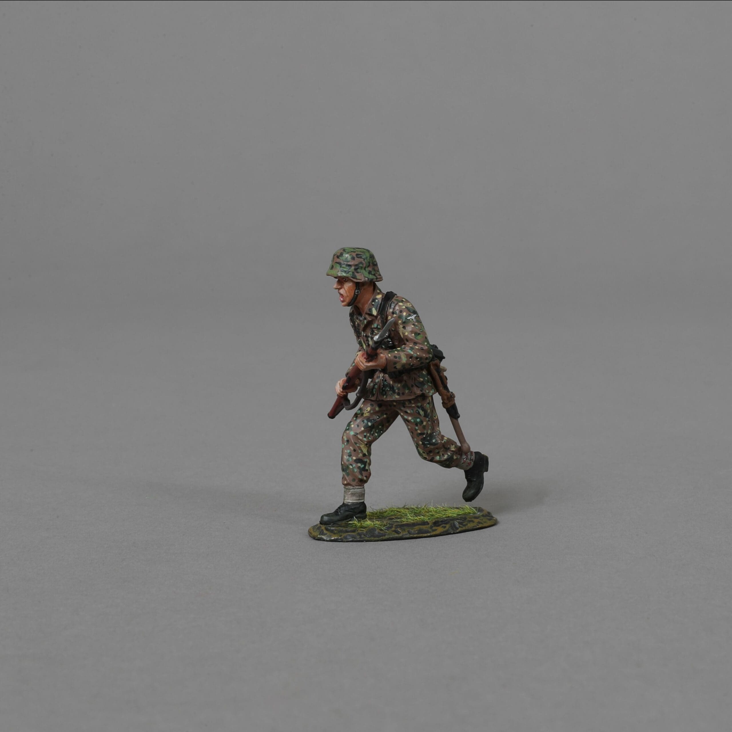  Product image 1 of the product “Peadotpattern Soldat with K98 and Bayonet 1/30 ”