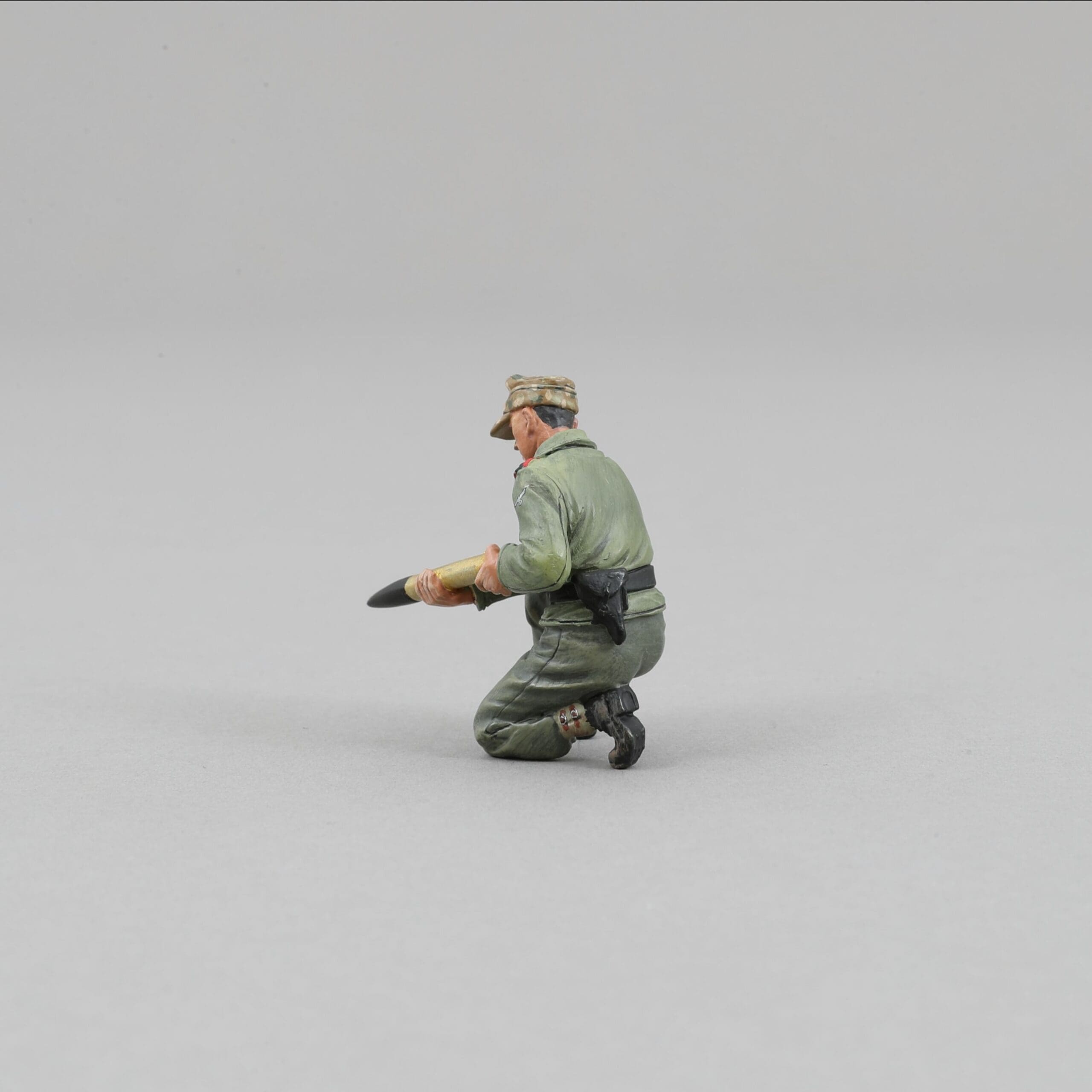  Artikelbild 1 des Artikels “MARDER 2  Crewman Kneeing 1:30 “