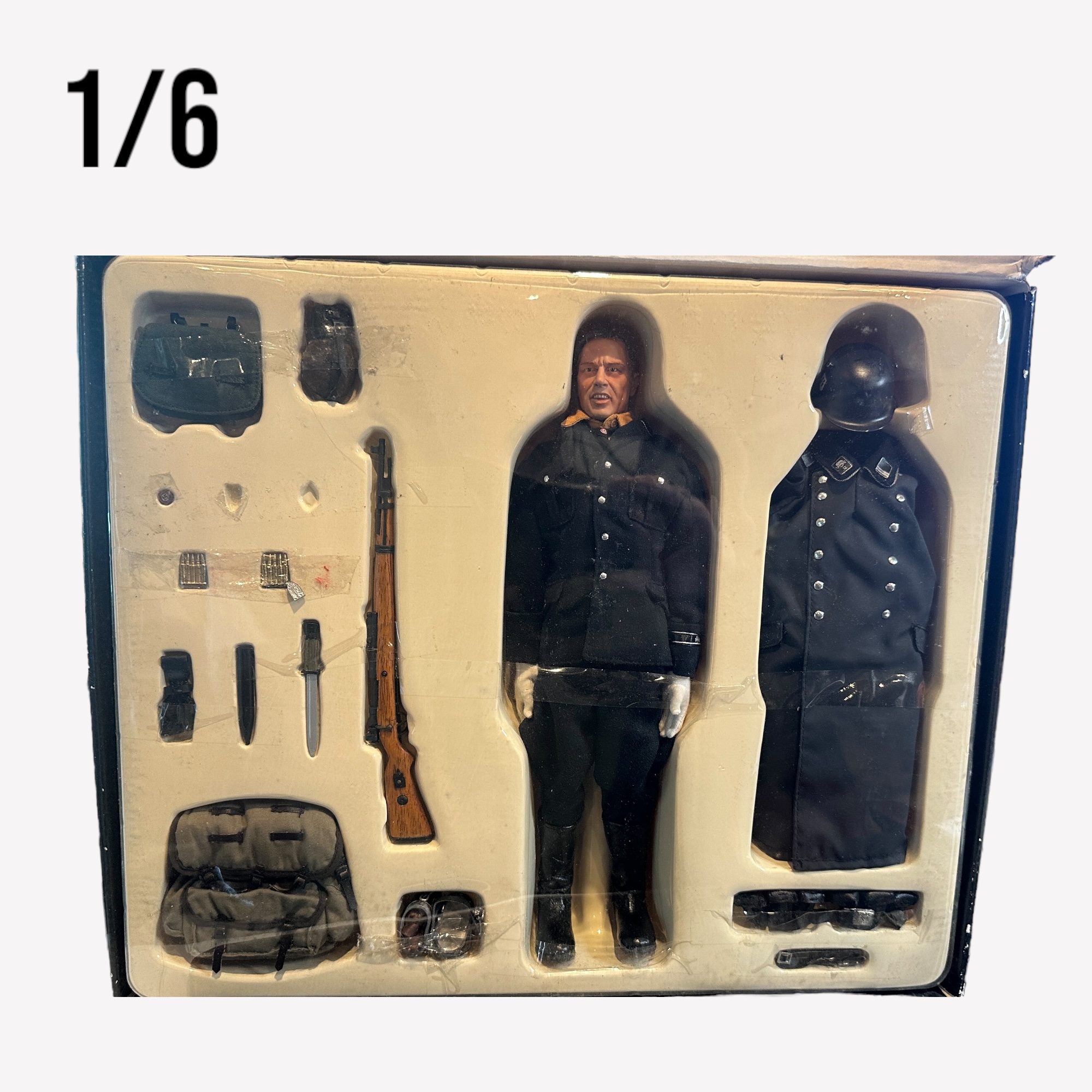  Product image 1 of the product “Totenkopfdivision Figur (B) ”