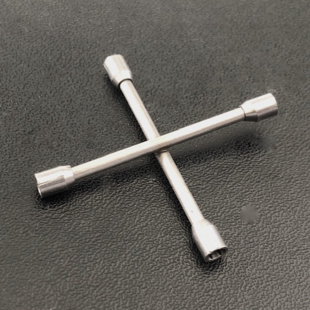  Artikelbild 1 des Artikels “1:6 handgefertigter Kreuzschlüssel in Metal “