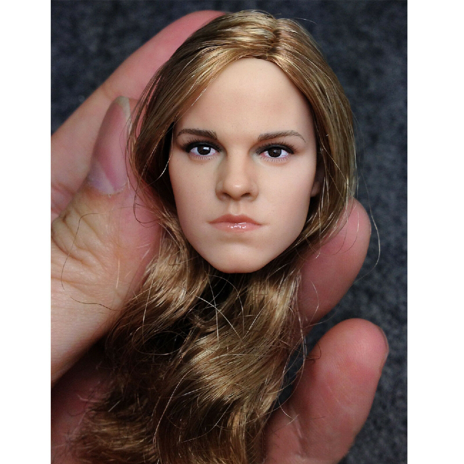  Artikelbild 1 des Artikels “Emma  Moive ? Head 1:6 “