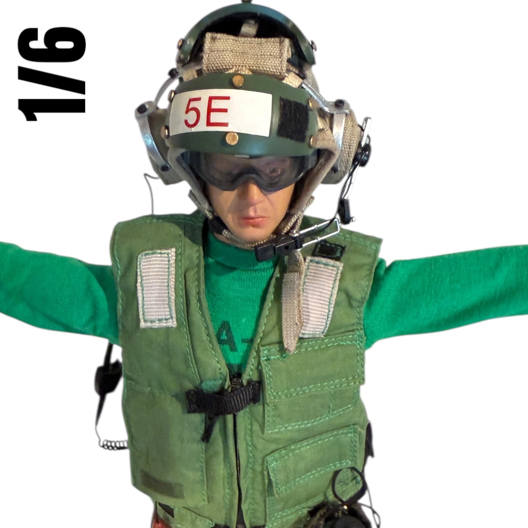  Artikelbild 1 des Artikels “US Navy Flight Deck Crew  1/6 Figure “