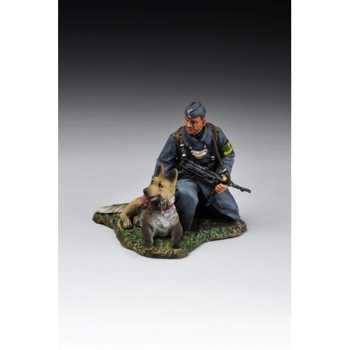  Artikelbild 1 des Artikels “WWII: Luftwaffe Guard with Dog “