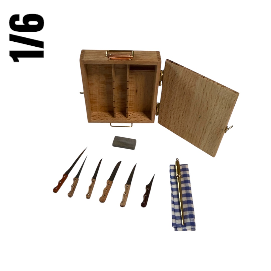  Artikelbild 1 des Artikels “Messerkasten de Luxe  aus Holz mit Messer  1:6 “