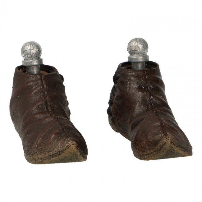  Product image 1 of the product “Worn Medieval Shoes (Brown) 1/6 ”