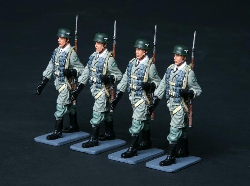  Product image 1 of the product “WWII: 4 Marching FJ Soldiers ”