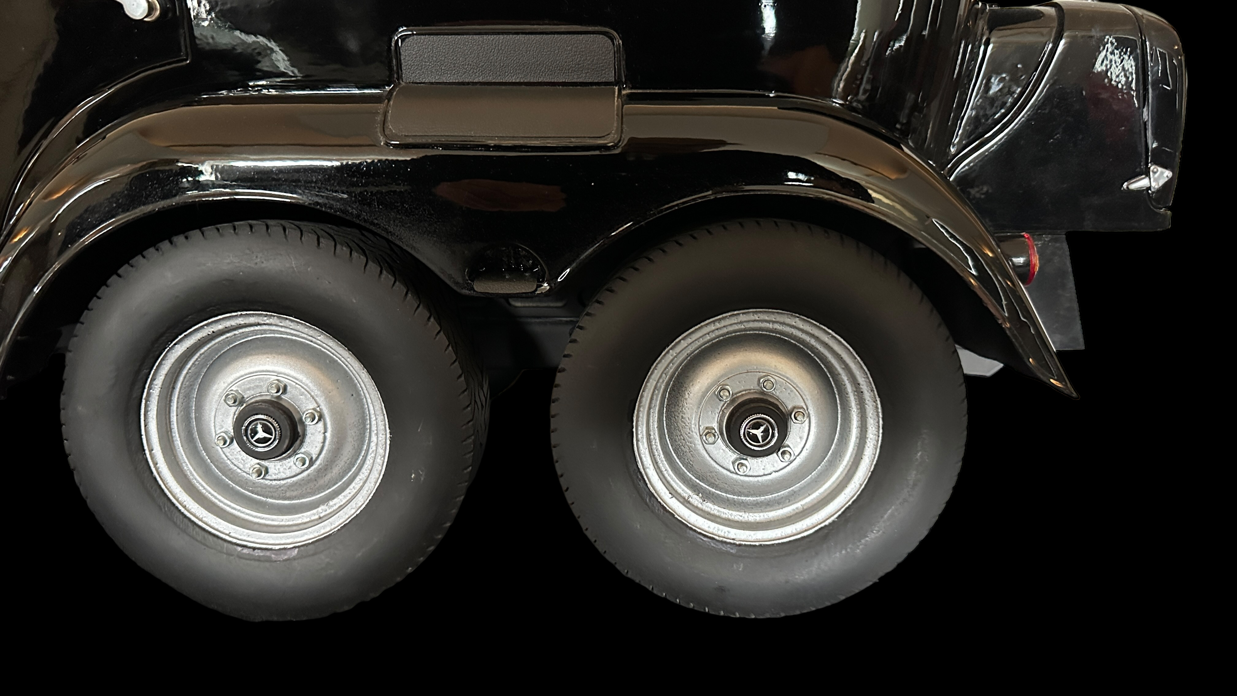  Artikelbild 10 des Artikels “Mercedes Benz G4 german staff car. Handgefertigtes Einzelstück in 1:6 “