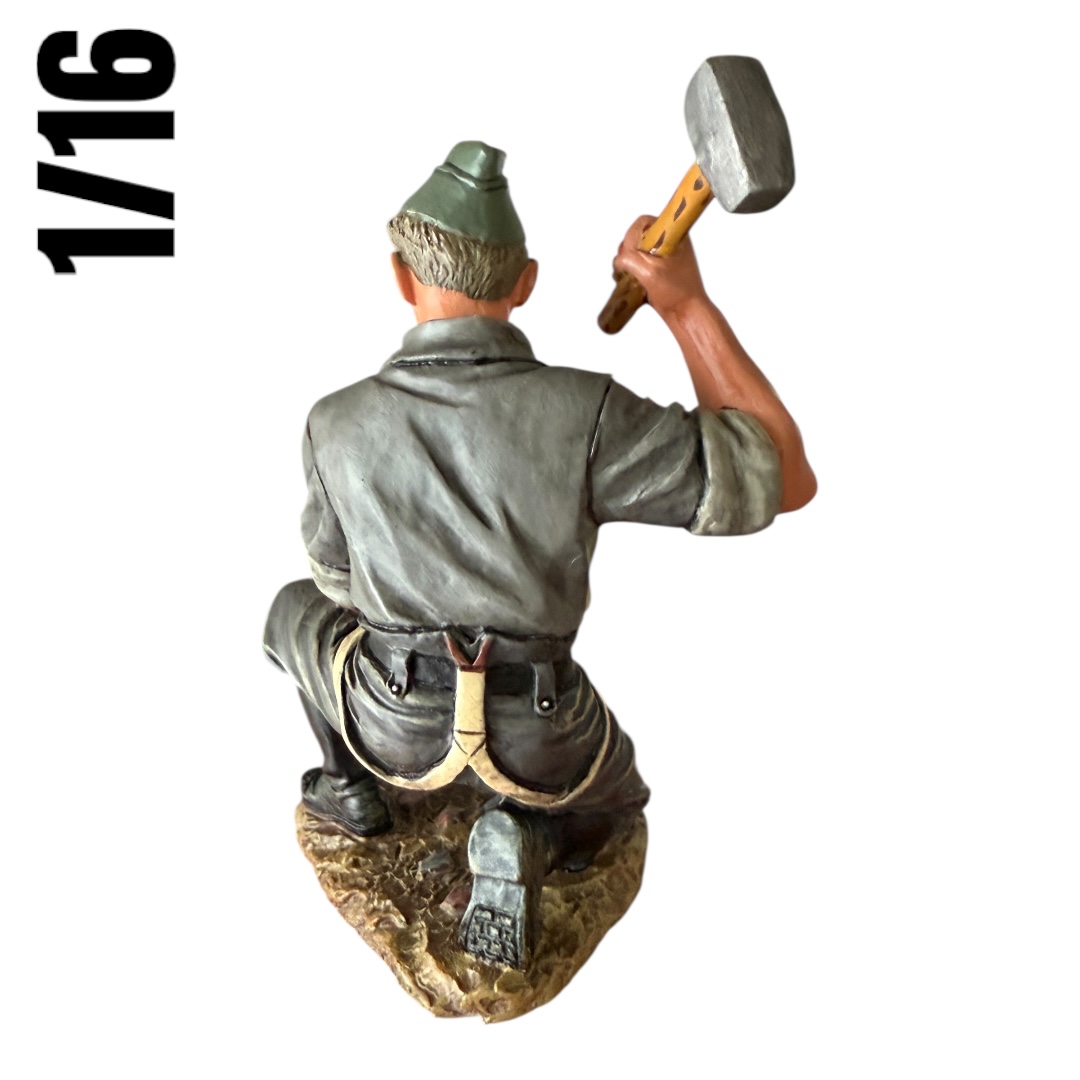  Artikelbild 2 des Artikels “1/16 Figuren WH Mechaniker “