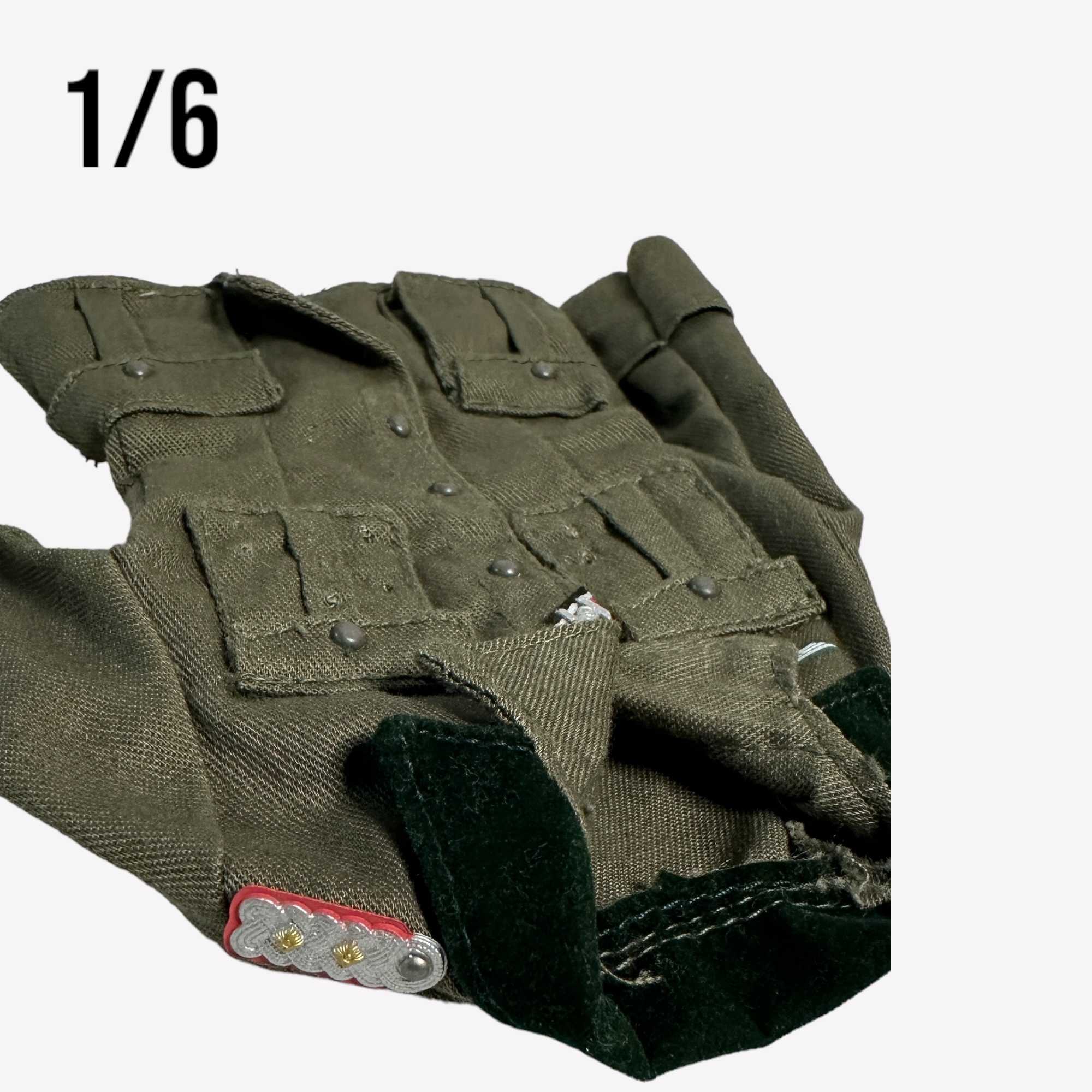  Product image 2 of the product “Uniform Rote Waffenfarbe Hauptmann mit Wiederholungsspange  1/6 ”