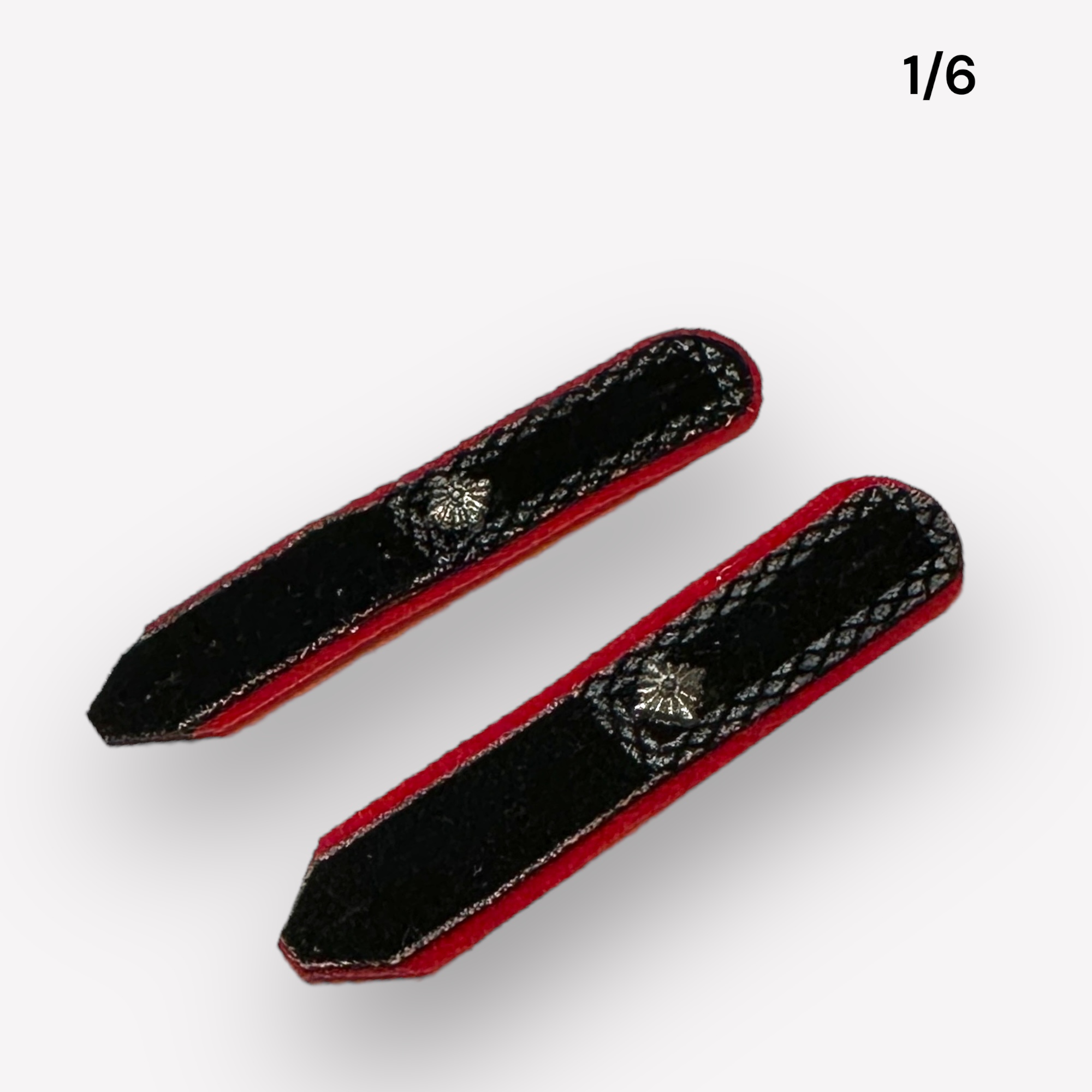  Product image 2 of the product “Schulterklappen Rote Waffenfarbe 1/6 ”
