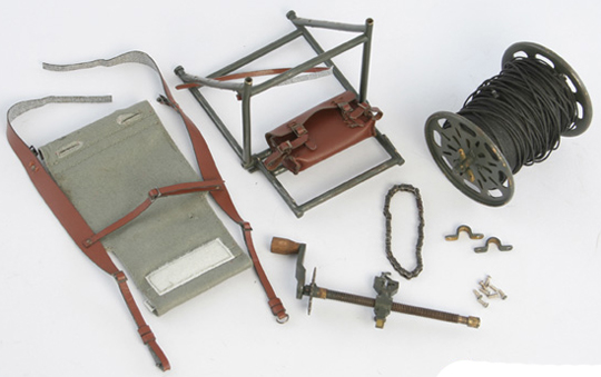  Product image 2 of the product “Backpack  Rückentrage Für Schwere Feldkabel in Metal 1/6 ”