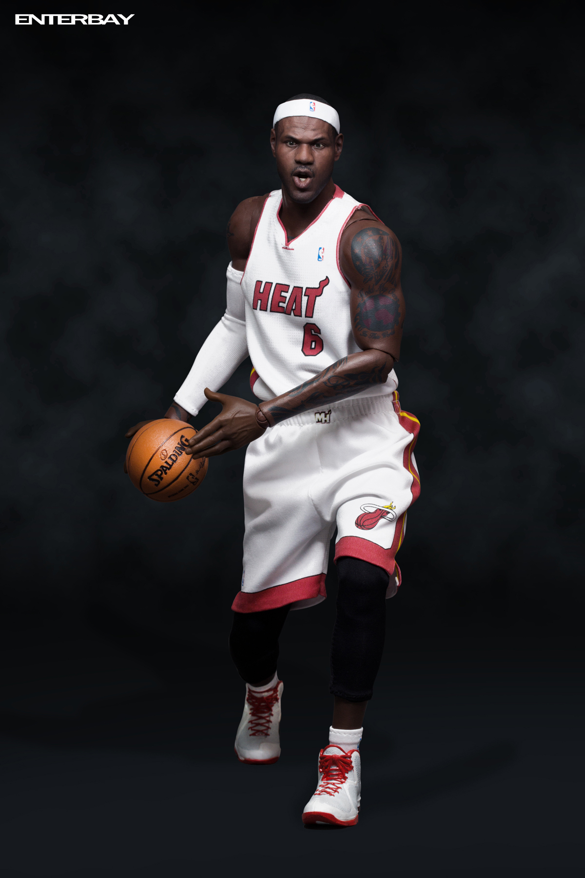  Artikelbild 2 des Artikels “LeBron James 1:6 scale figurine “